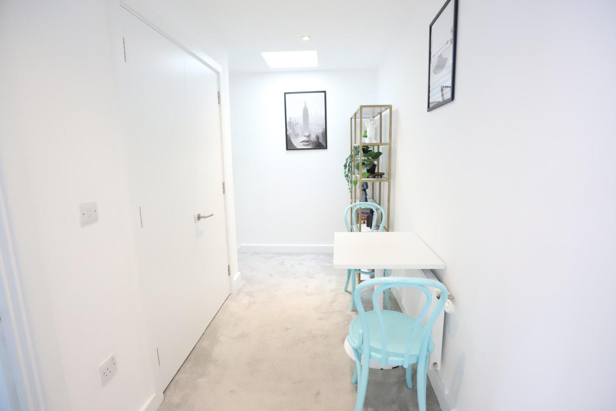 Spacious 3-Story Retreat With Rooftop Terrace And Modern Amenities London Exteriör bild