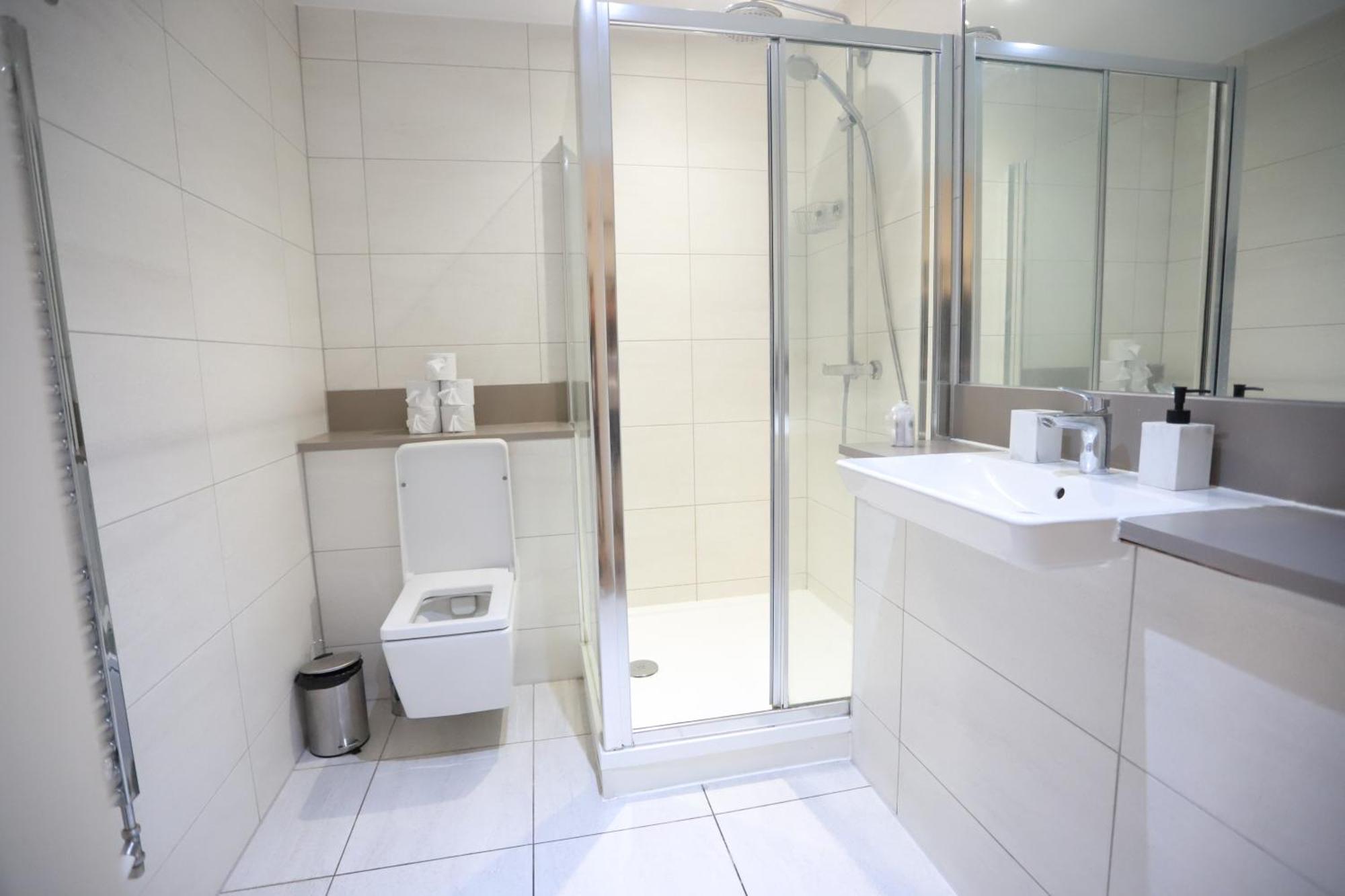 Spacious 3-Story Retreat With Rooftop Terrace And Modern Amenities London Exteriör bild
