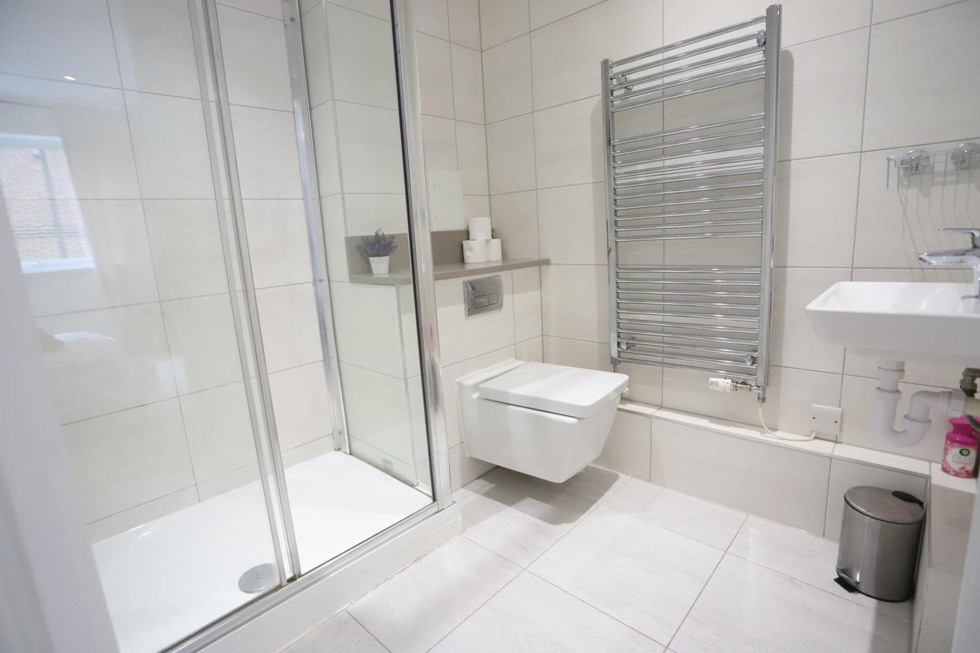 Spacious 3-Story Retreat With Rooftop Terrace And Modern Amenities London Exteriör bild