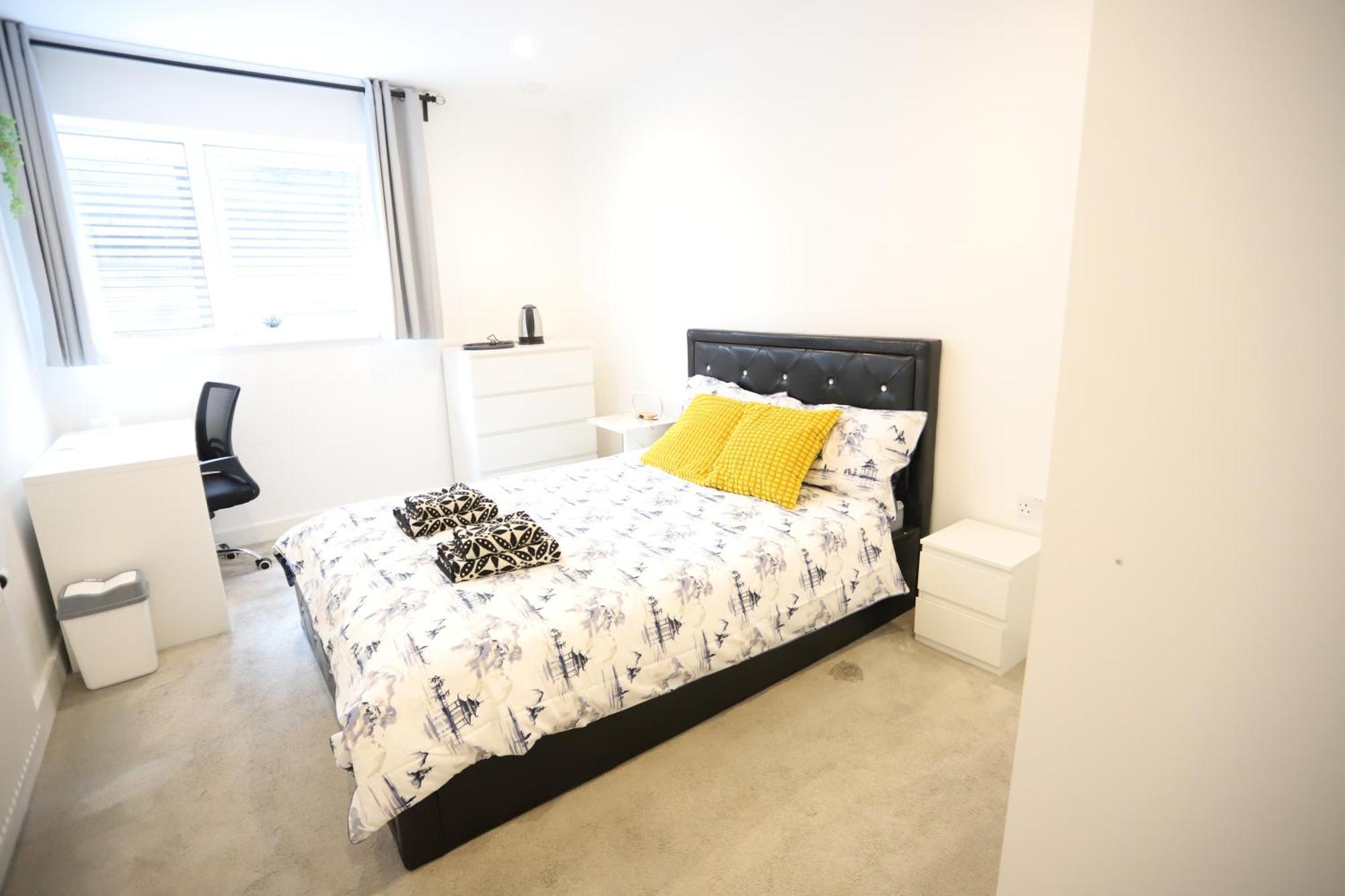 Spacious 3-Story Retreat With Rooftop Terrace And Modern Amenities London Exteriör bild