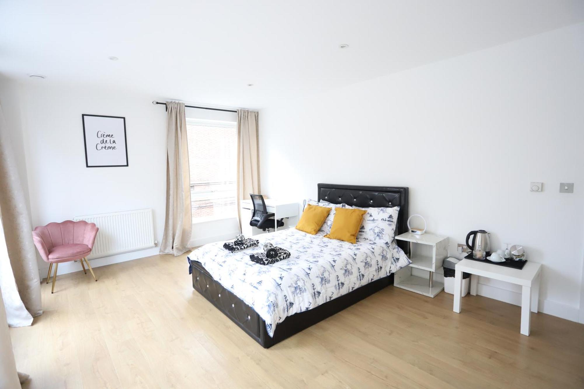 Spacious 3-Story Retreat With Rooftop Terrace And Modern Amenities London Exteriör bild